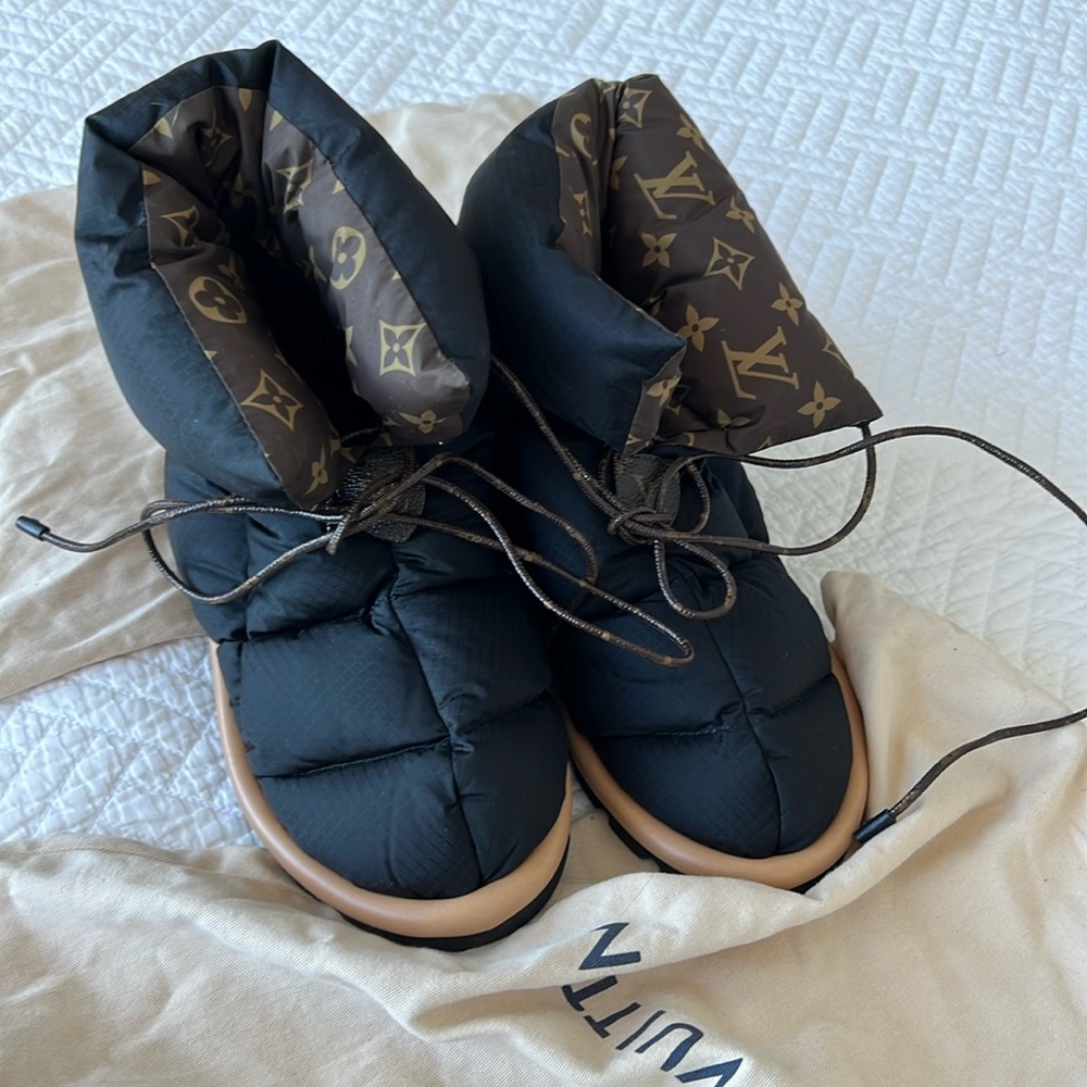 Louis Vuitton Pillow Comfort Ankle Boot Size 37
